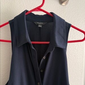 Banana Republic Sleeveless Button-Down Top in Navy